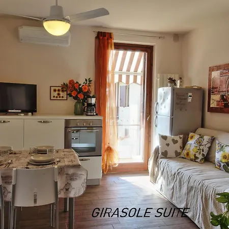 Girasole Elegante 2 Camere, Piscina Lejlighed