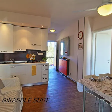 Girasole Elegante 2 Camere, Piscina *