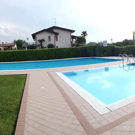 Apartment Girasole Elegante 2 Camere, Piscina