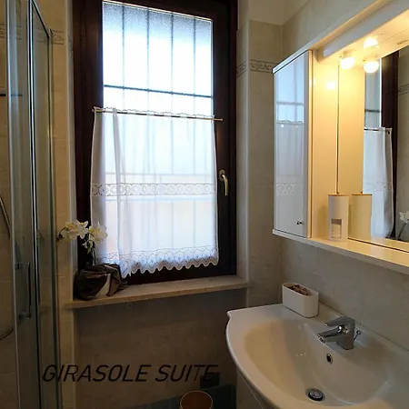 Girasole Elegante 2 Camere, Piscina