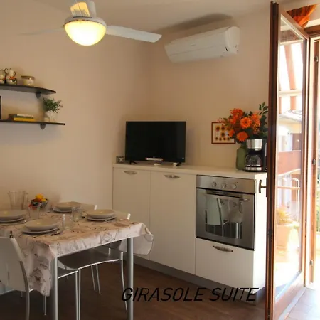 Girasole Elegante 2 Camere, Piscina Lejlighed